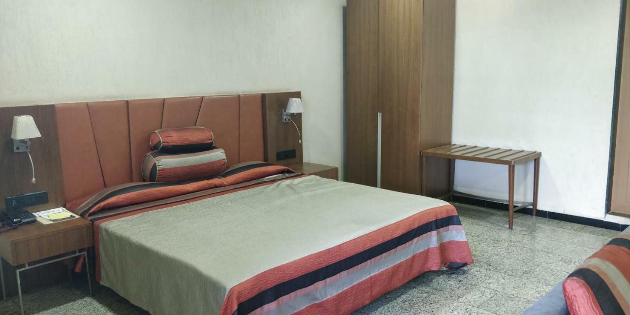 Hotel Nasiklub Exterior foto