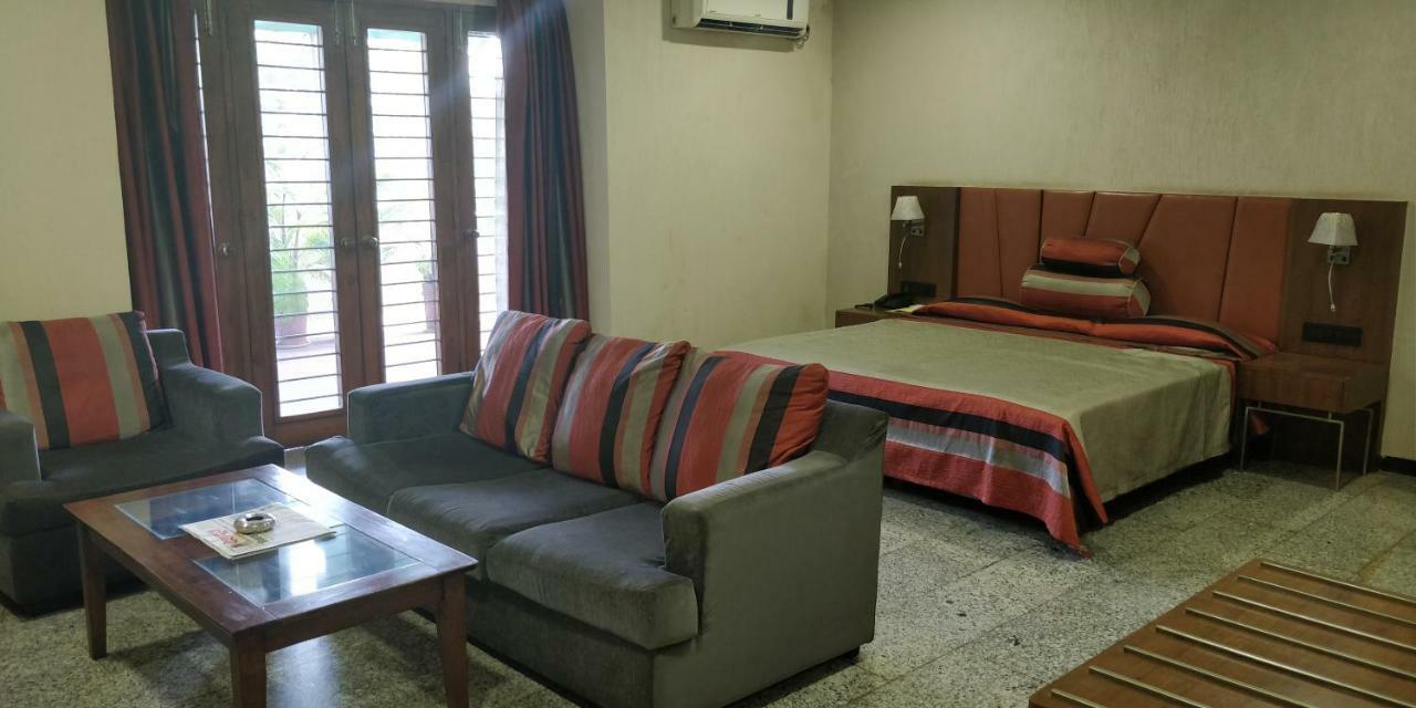 Hotel Nasiklub Exterior foto